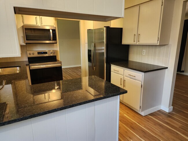 Building Photo - 7834 Greenbriar Cir