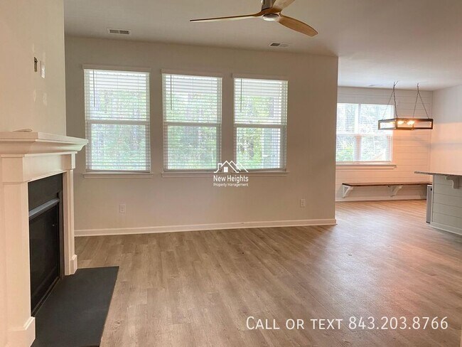 Building Photo - 2641 Alamanda Dr