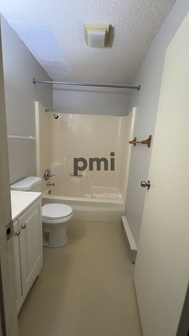 Building Photo - 24 W Buchanan Ave