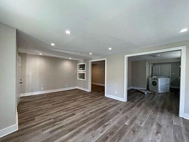 Building Photo - Beautiful Mozley Park Neighborhood Home