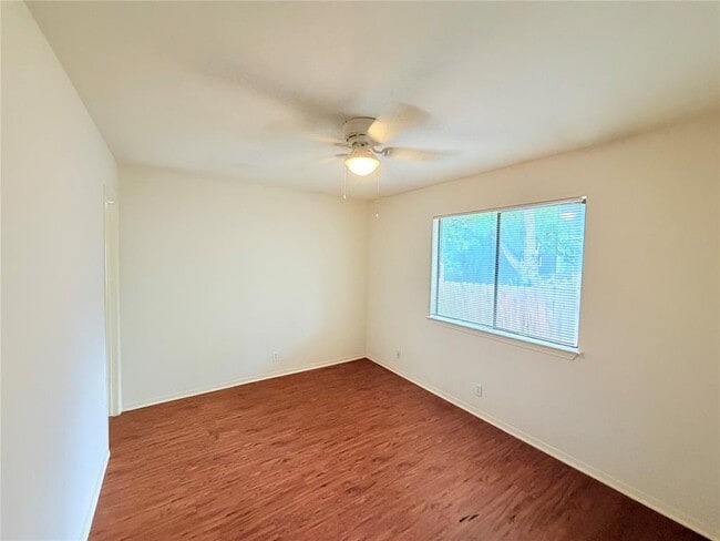 Building Photo - 405 Parkhill Cove