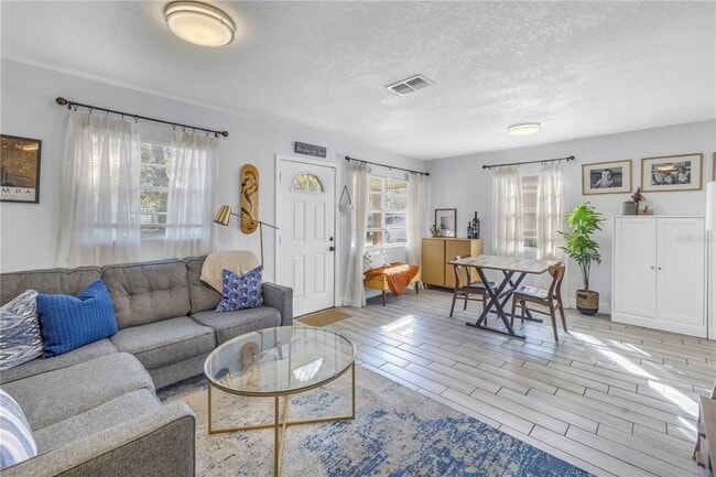 Building Photo - 3605 W Iowa Ave