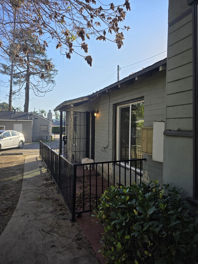 Front door outside view - 1443 E Maple St