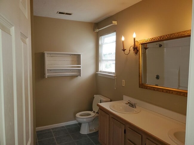 Building Photo - Warm and Inviting Marlborough Single Family Rental Opportunity
