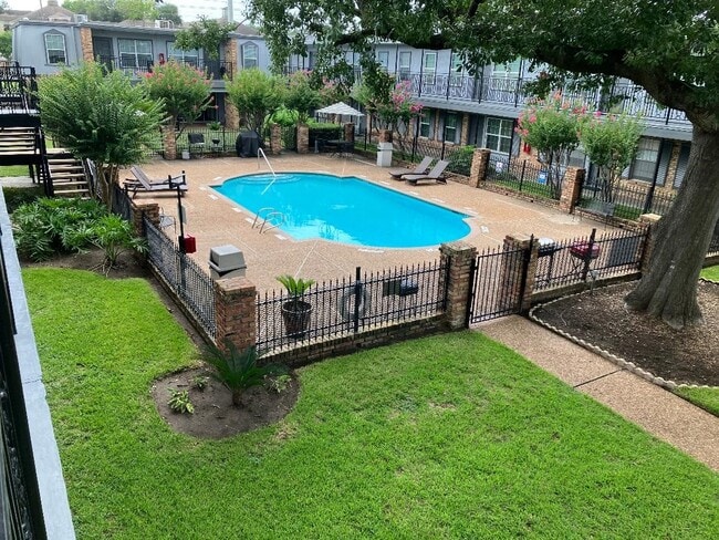 Building Photo - 3131 Southwest Fwy