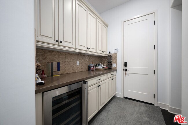 Building Photo - 9 Casaba Rd