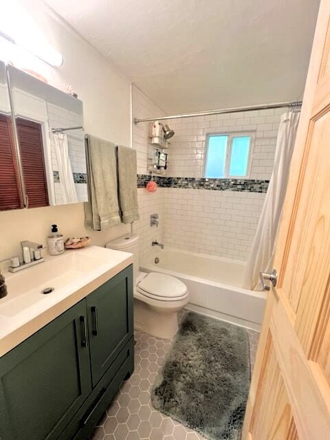 Building Photo - OPEN HOUSE: 1-2 PM Saturday, 11/8  Redwood...