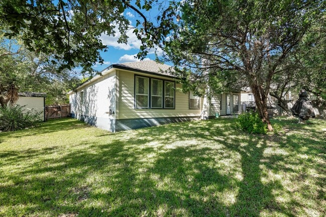 Building Photo - ***APPLICATION CURRENTLY UNDER REVIEW***Gorgeous Brick Home in Gated Shavano Bend