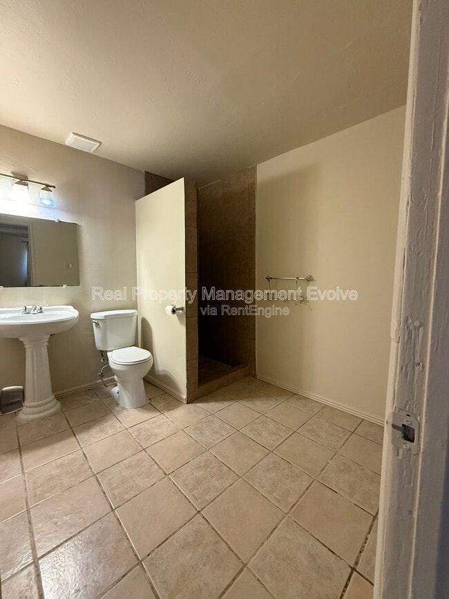 Building Photo - 4717 N 82nd Ave