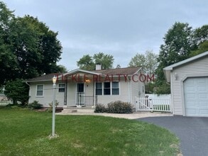 Building Photo - 3 Bedroom Ranch - Huge Garage - Fenced Yard