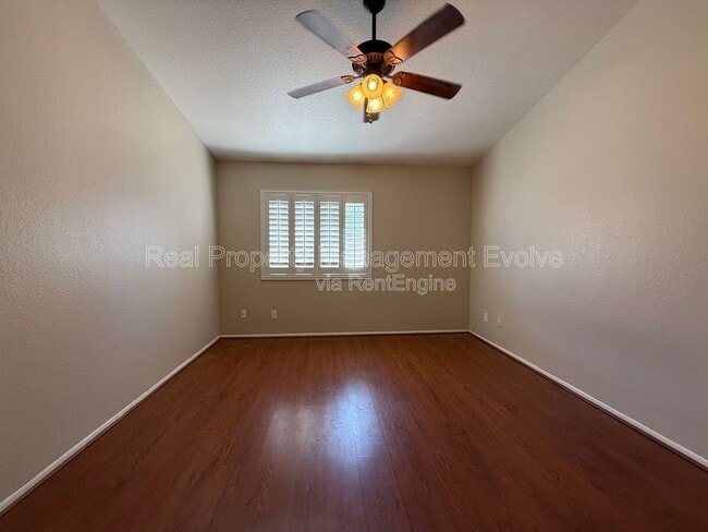 Building Photo - 1007 W Cooley Dr