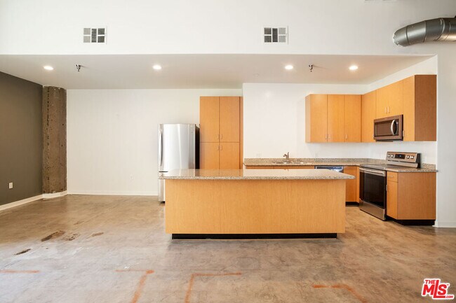 Building Photo - 711 S Olive St