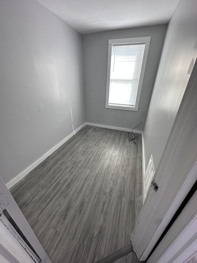 Building Photo - 2647 S 68th St