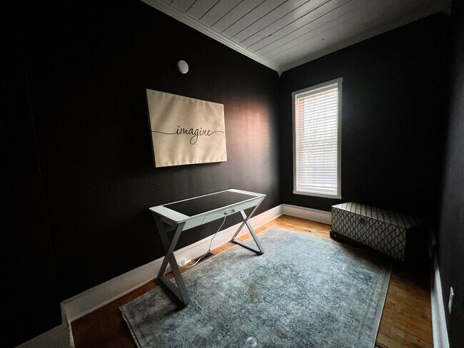 Building Photo - Modern Townhome 2bd/1ba