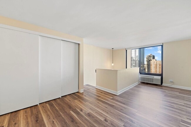 Building Photo - 1221 N Dearborn Pkwy