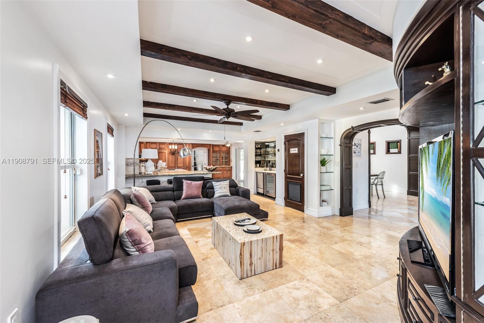 Building Photo - 1051 NE 89th St