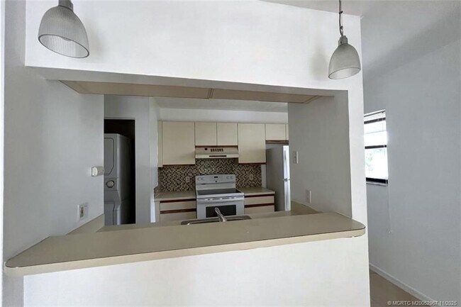 Building Photo - 6543 SE Federal Hwy