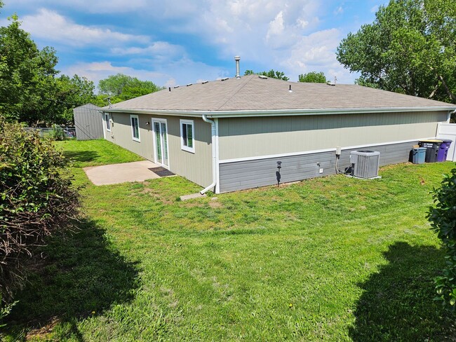Building Photo - Gorgeous Corner lot Home for Rent!
