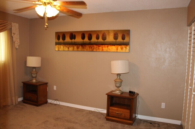 Building Photo - 2 Bedroom  Condo For Rent