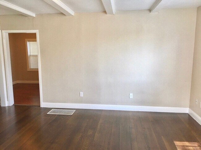 Building Photo - 00800
