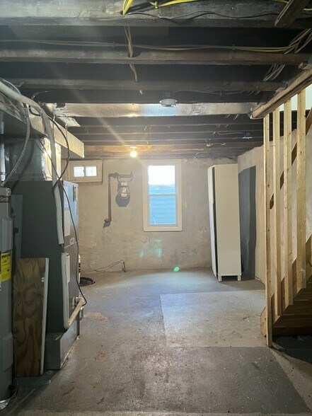 Building Photo - 4854 Brown St