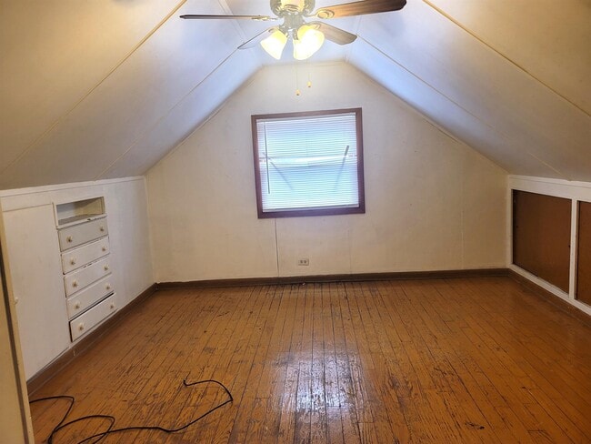 Building Photo - 703 Albert Ave