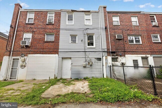 Building Photo - 153 W 21st St