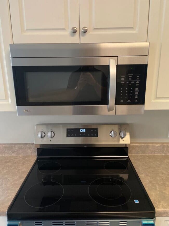 Building Photo - Four Bedroom Lakeland Home