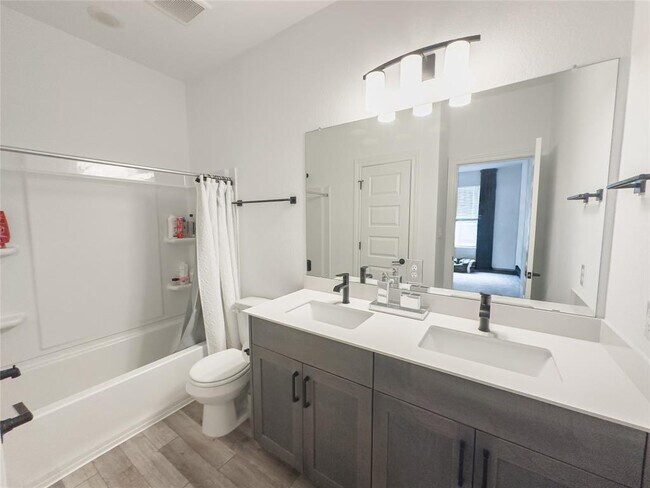 Building Photo - 2725 Woodall Dr