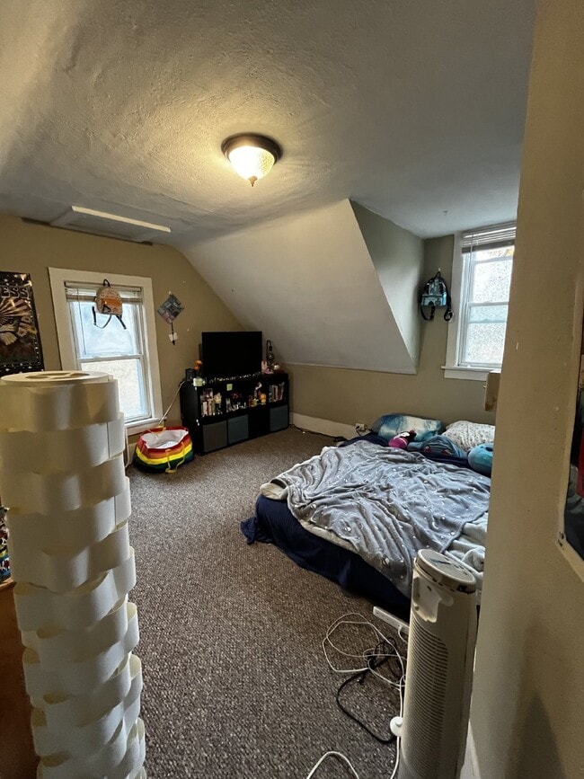Building Photo - 3 Bed 1 Bath close to UWEC! Available July...