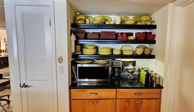 Building Photo - 329 Bernard Ave