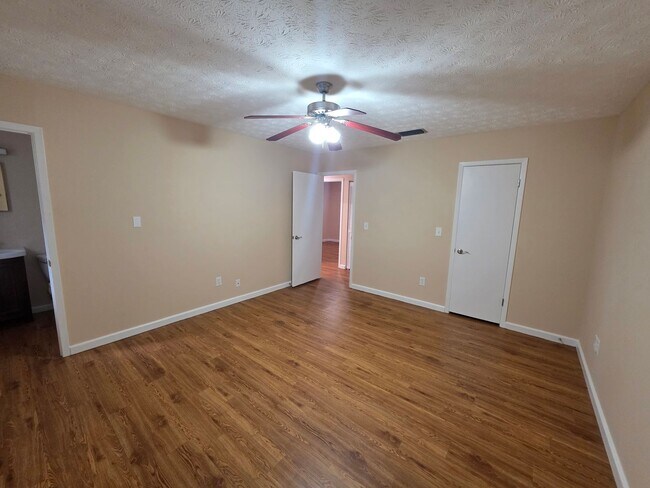 Building Photo - 621 S W Orange Ave