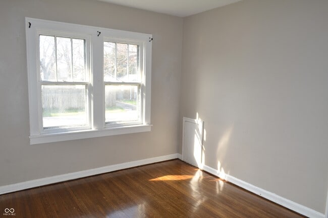 Building Photo - 1302 Shannon Ave