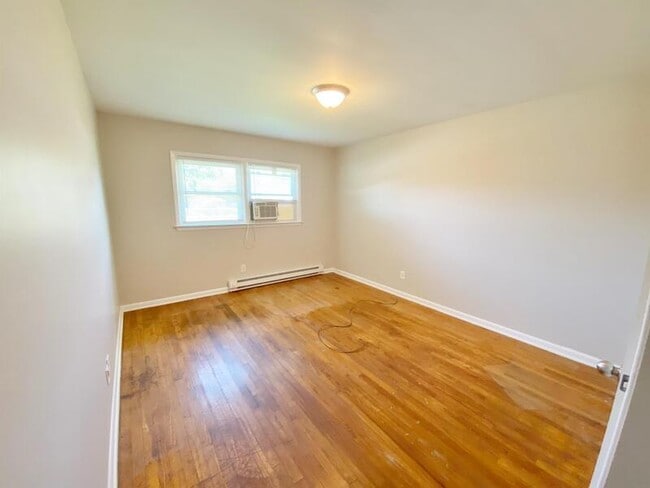 Building Photo - 819 Dana Pl