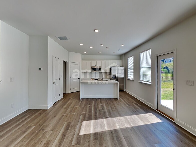 Building Photo - 1025 Highland Walk