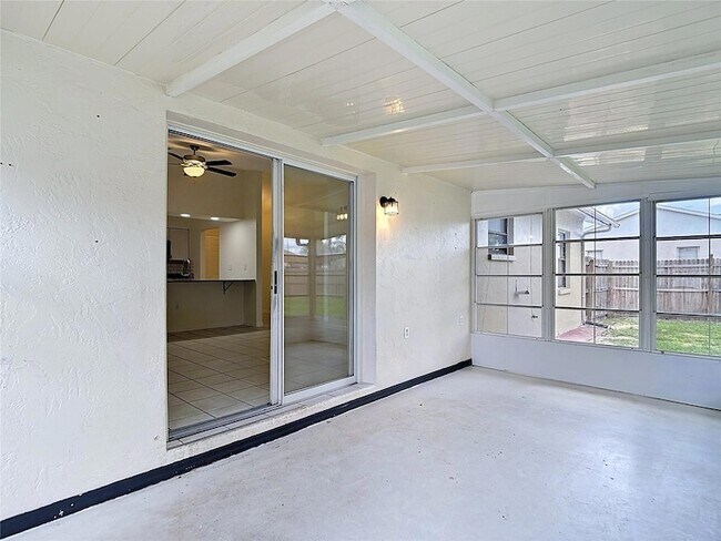 Building Photo - 3255 Amherst Ave