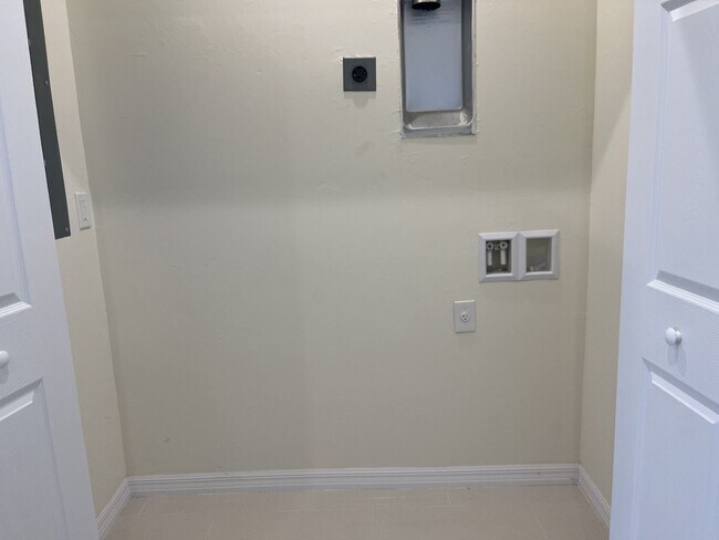 Building Photo - New-MOVE IN READY SW LEHIGH ACRES, 2 BED 2...