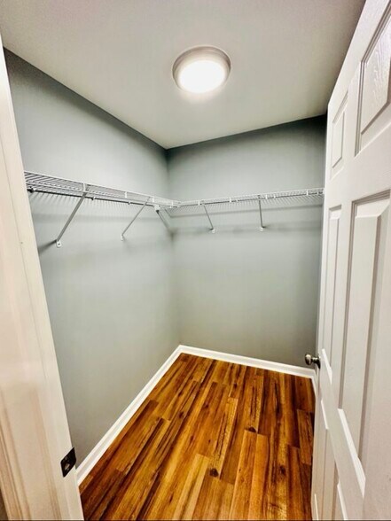 Bedroom closet - 4916 Mecca St