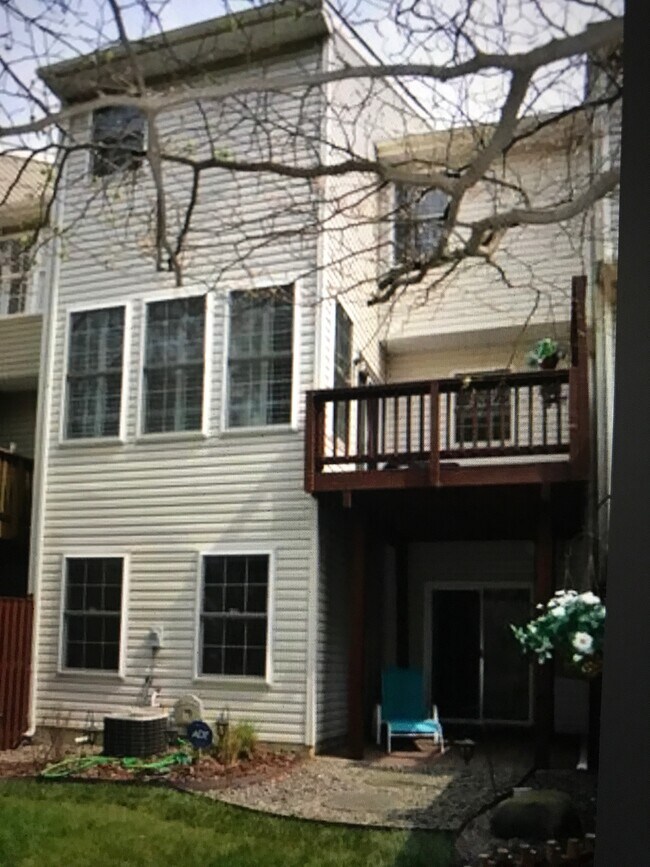 Building Photo - 205 Tilden Way