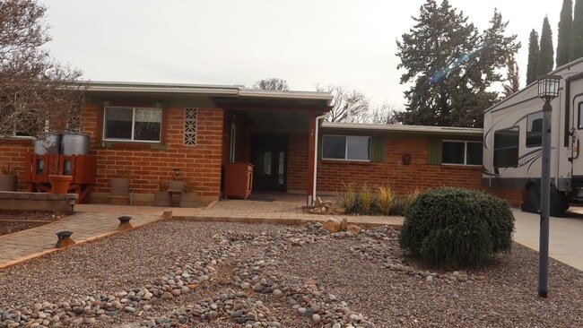 Building Photo - Spacious