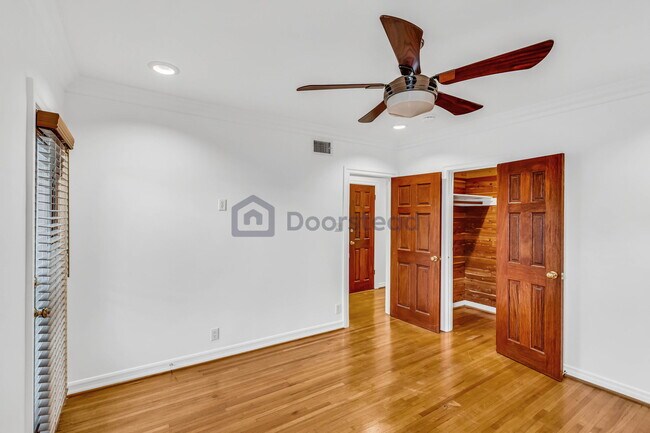 Building Photo - 603 S Mansfield Ave