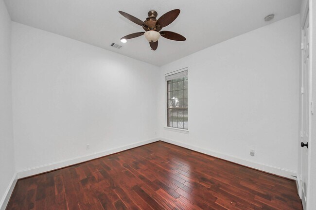 Building Photo - 1807 Ravenel Ln