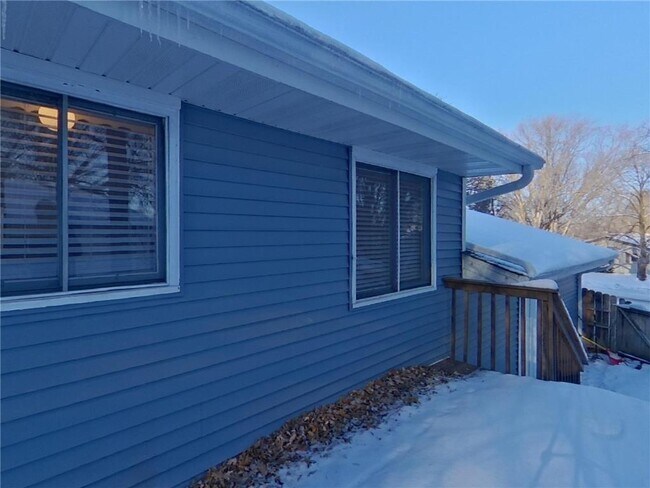 Building Photo - 13101 Thomas Ave