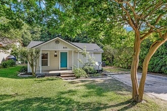 Building Photo - 501 E 4th St