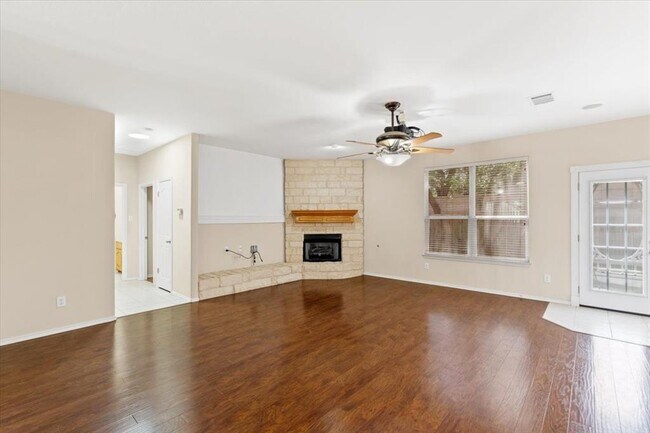 Building Photo - 207 Colby Ln
