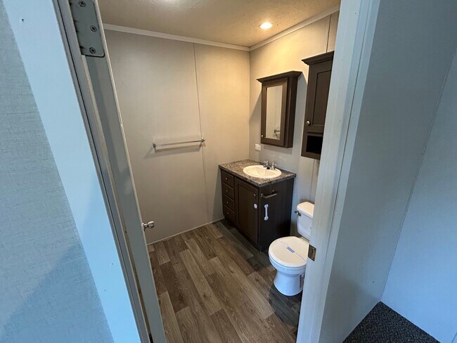 Building Photo - 648 Oregon St