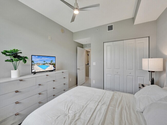 Building Photo - 225 NE 1st St