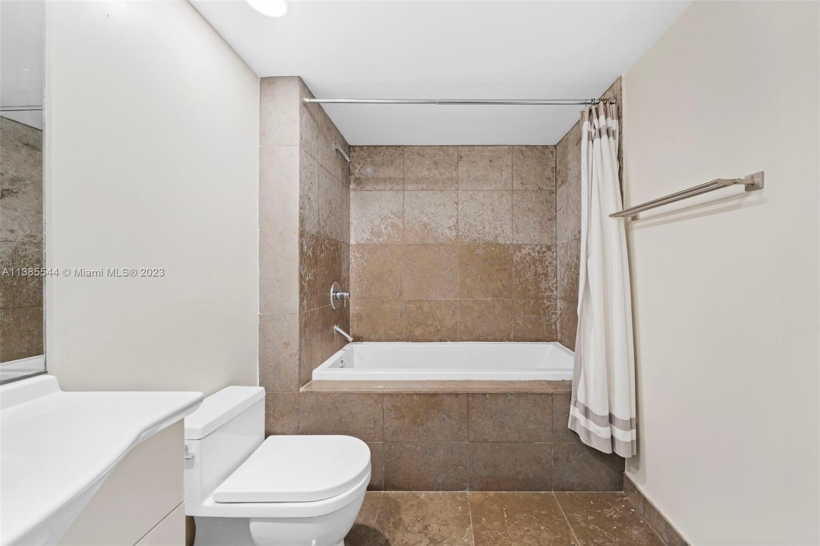 Building Photo - 475 Brickell Ave