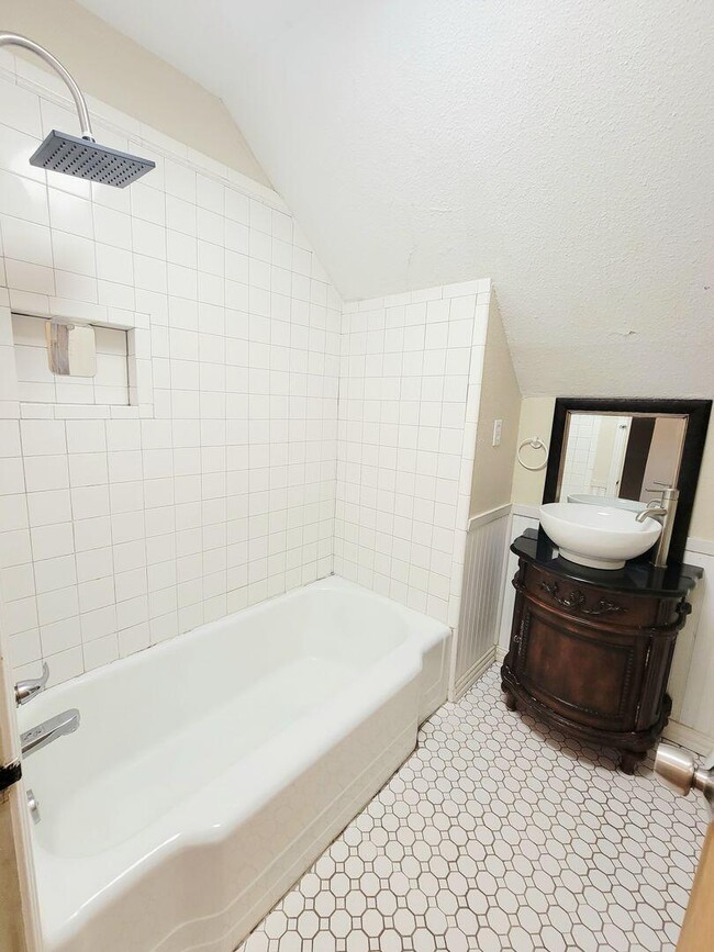 Building Photo - 2003 16th St