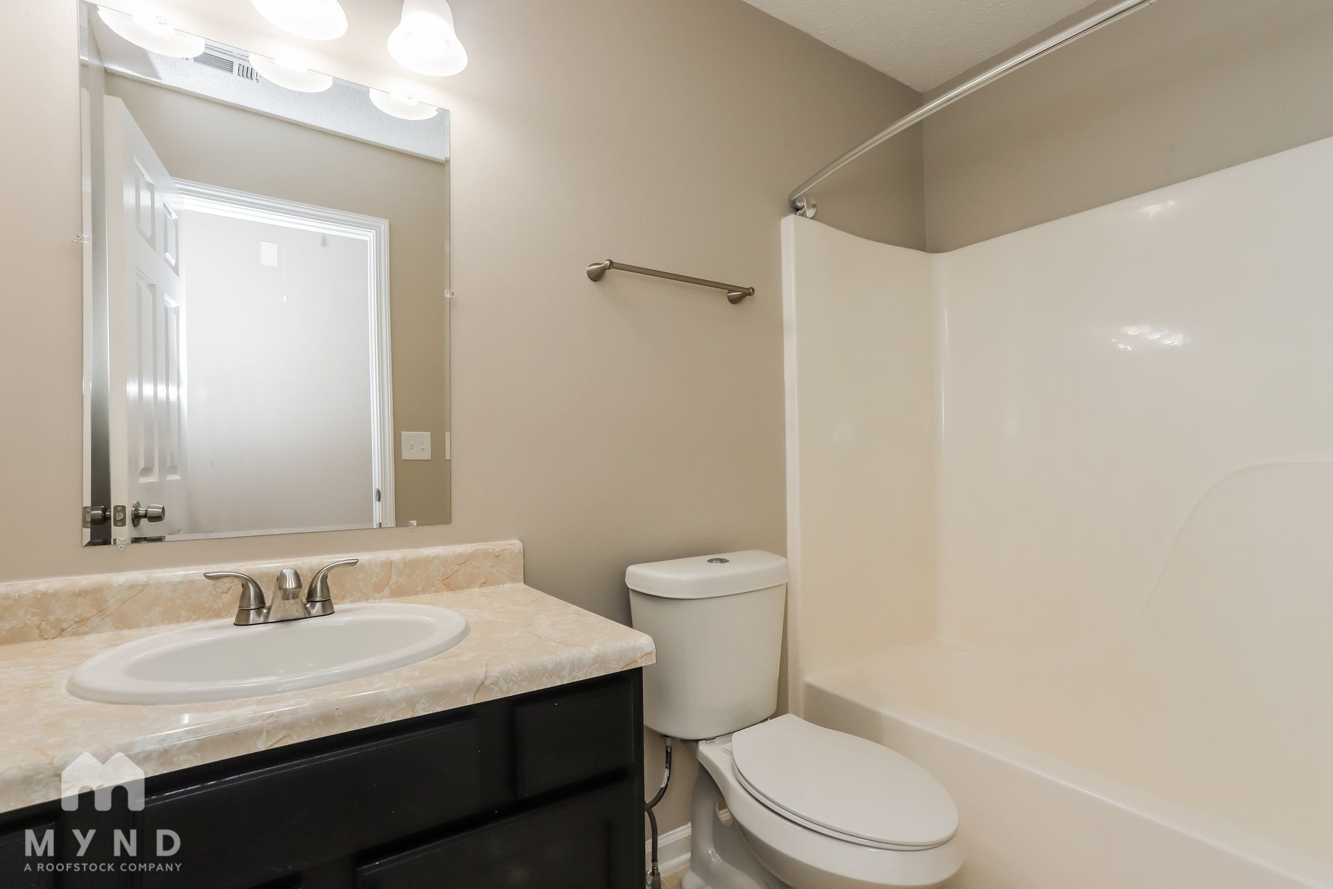 Building Photo - 2060 Club Bay Dr